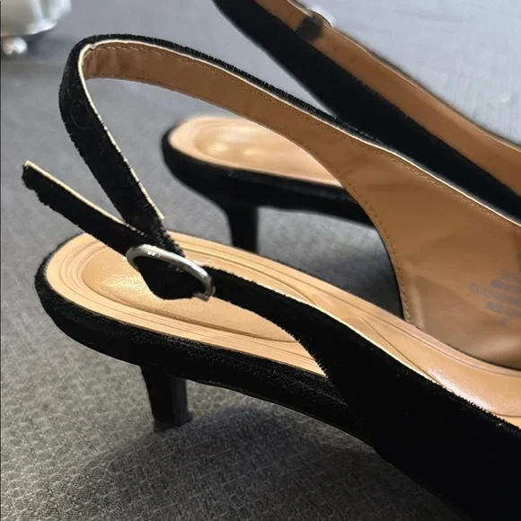 Black Heels with Pearl Embellishments - Picture 3 of 6